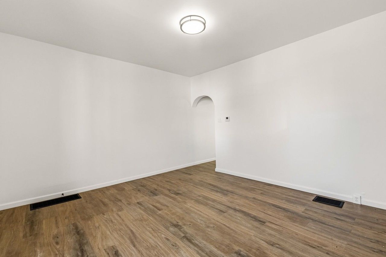 220 42nd St - Photo 3 of 18