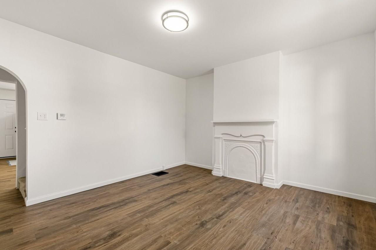 220 42nd St - Photo 5 of 18