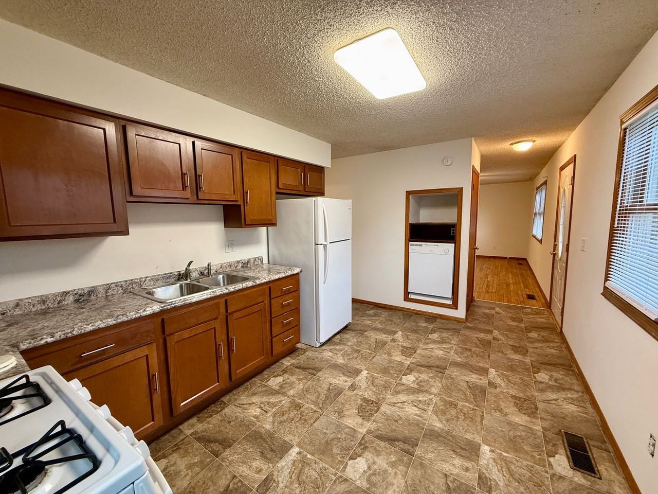 2053 Henley Rd - Photo 2 of 15