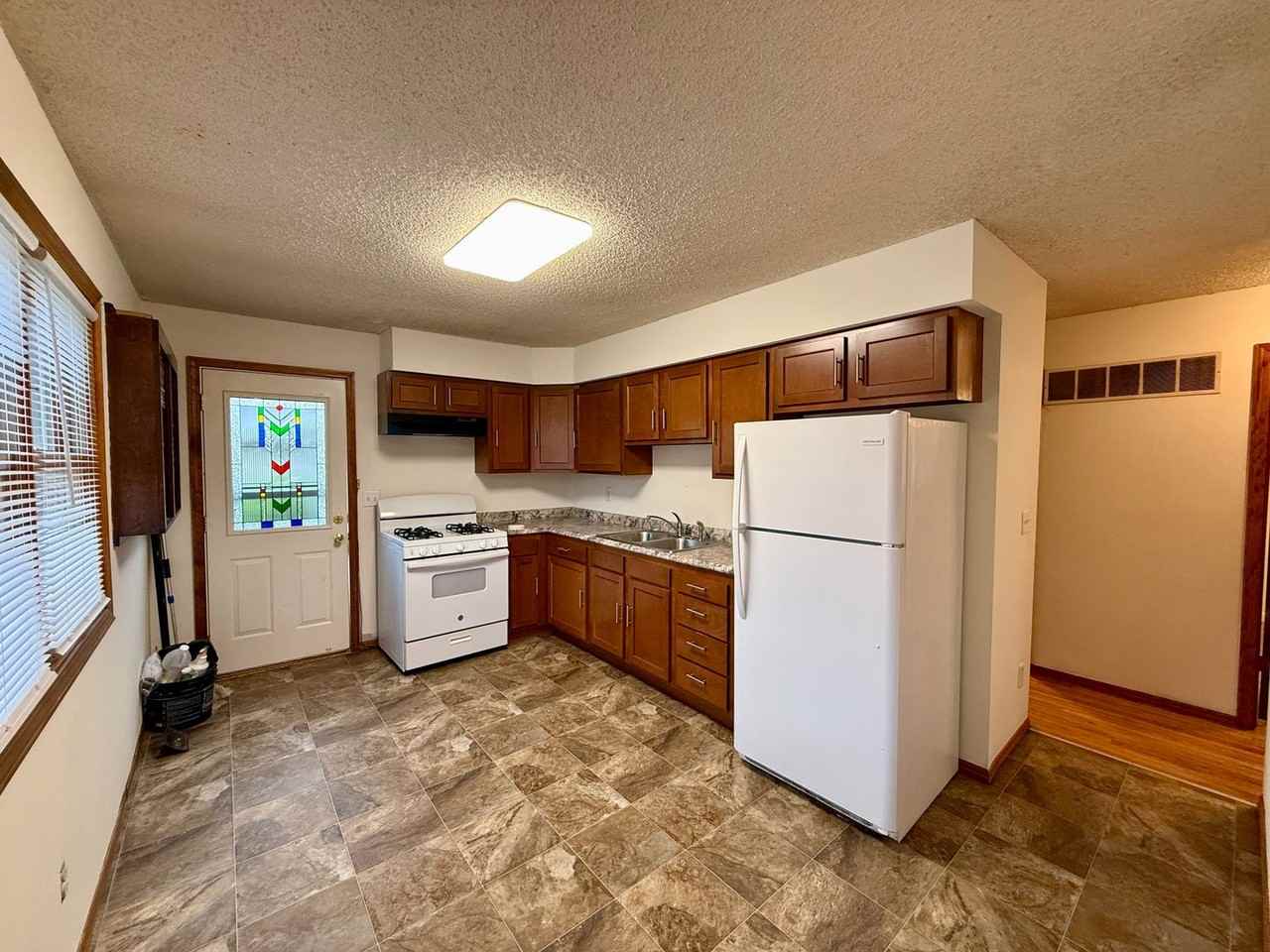 2053 Henley Rd - Photo 3 of 15