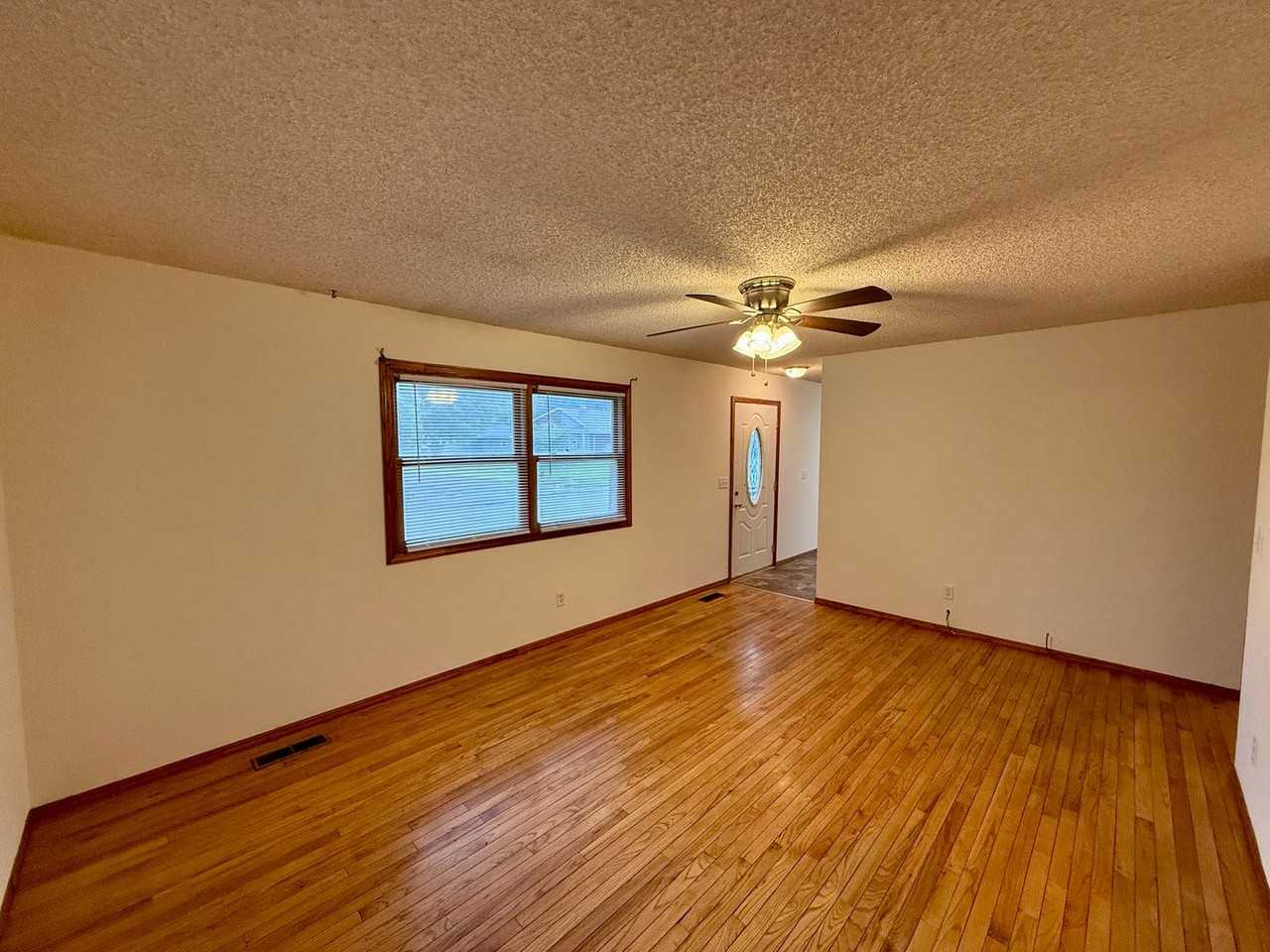 2053 Henley Rd - Photo 5 of 15