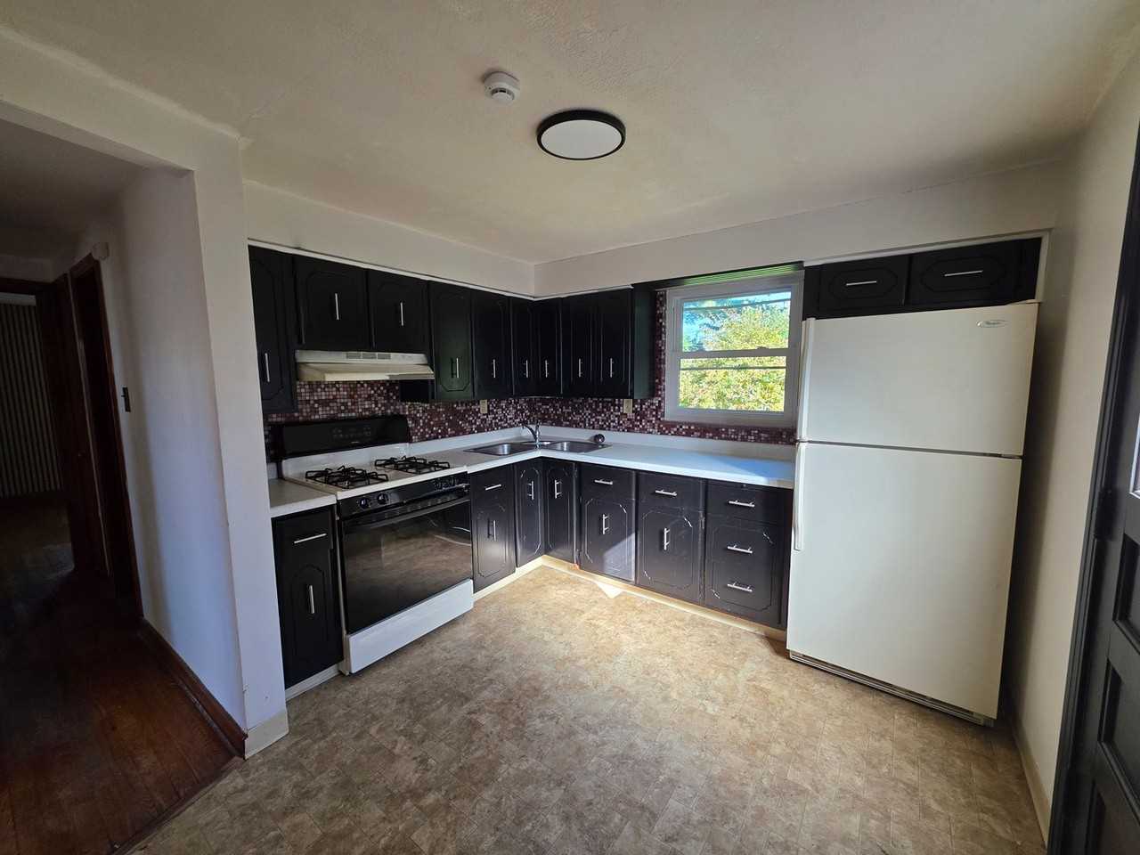 1224 Commonwealth Ave - Photo 2 of 18