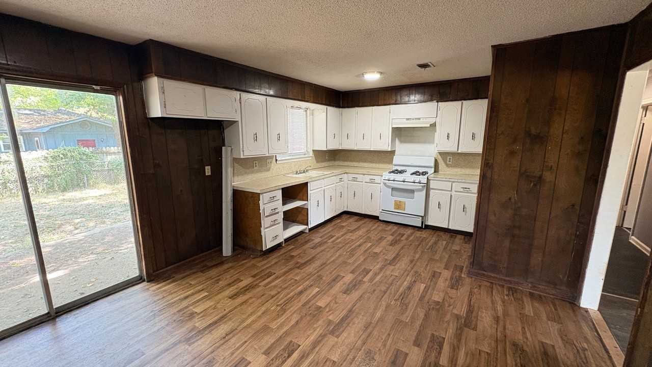 1309 Ray Rd - Photo 3 of 16