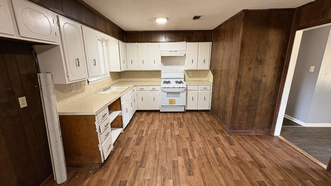 1309 Ray Rd - Photo 4 of 16