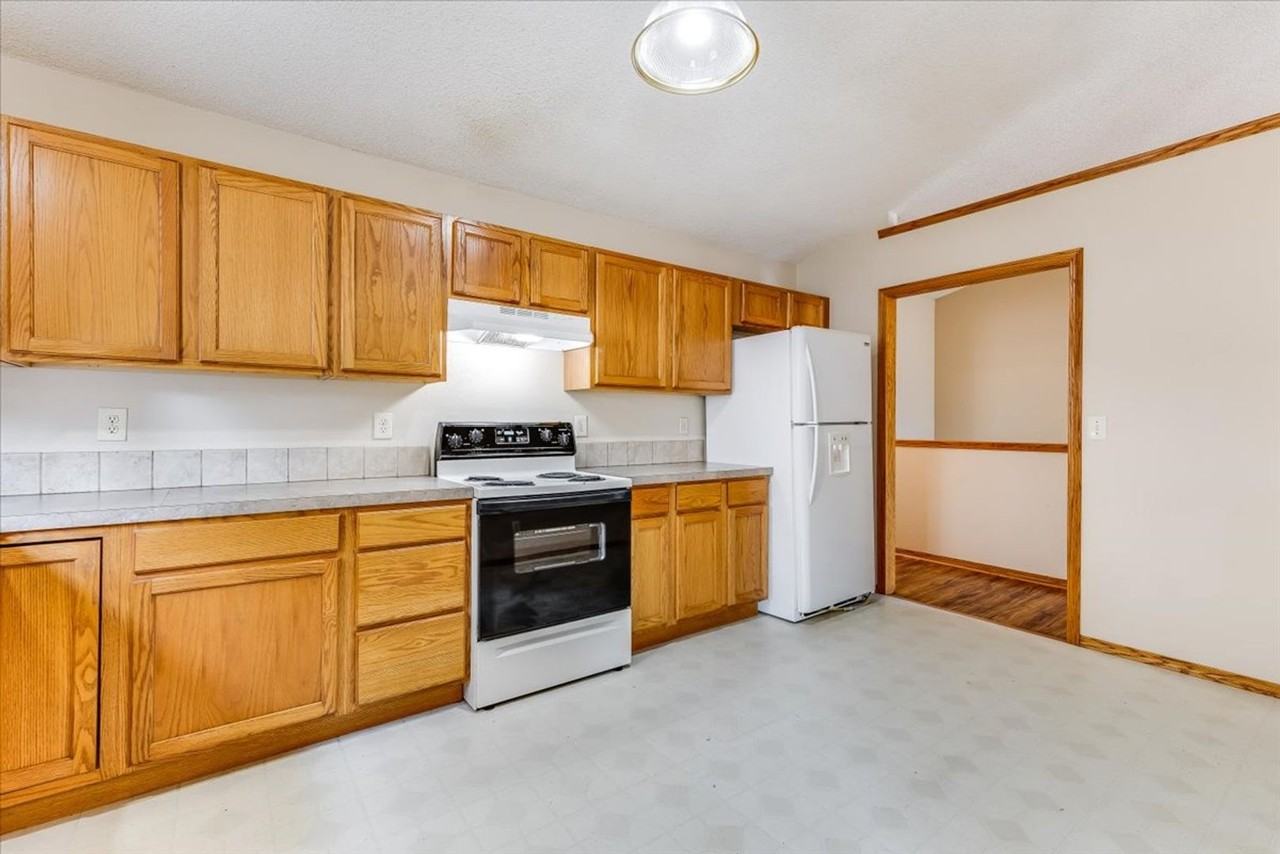 121 N Florence St - Photo 2 of 15