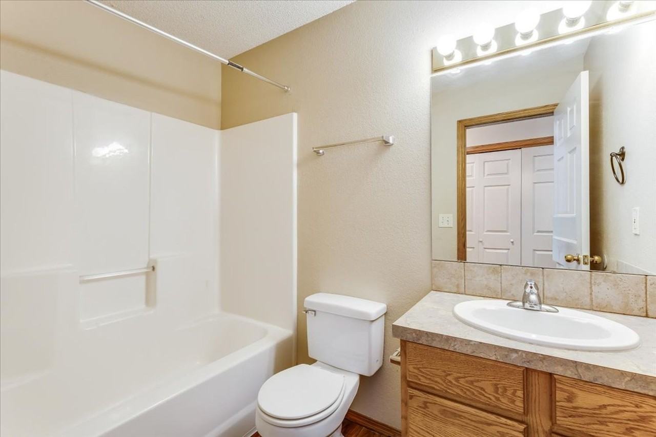 121 N Florence St - Photo 6 of 15