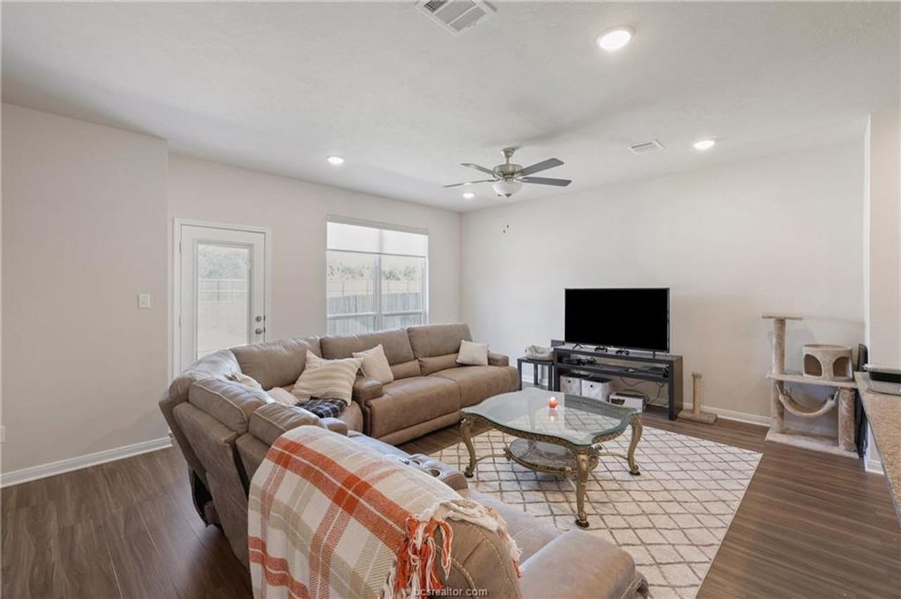 1320 Kingsgate Dr - Photo 6 of 20