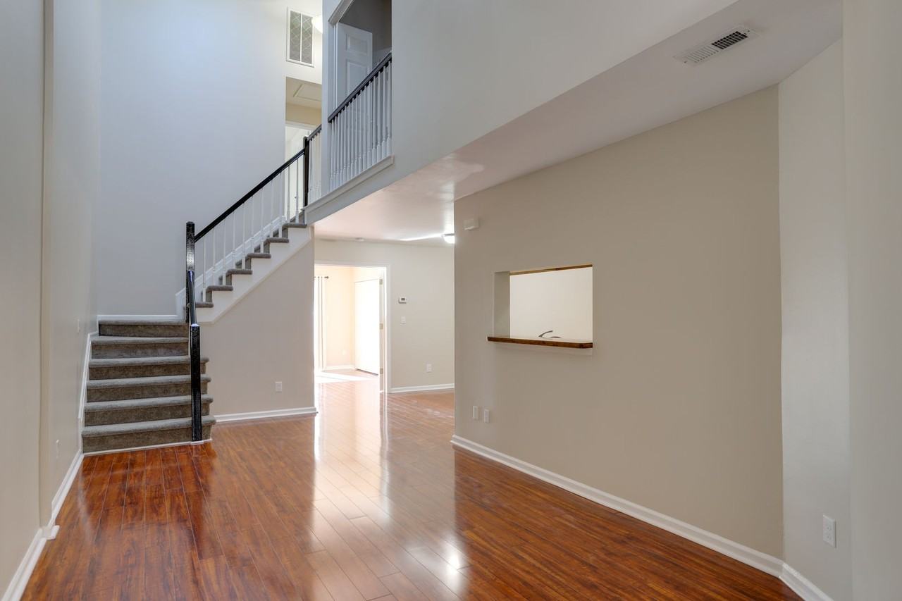 707 Aylesbury Dr - Photo 2 of 17