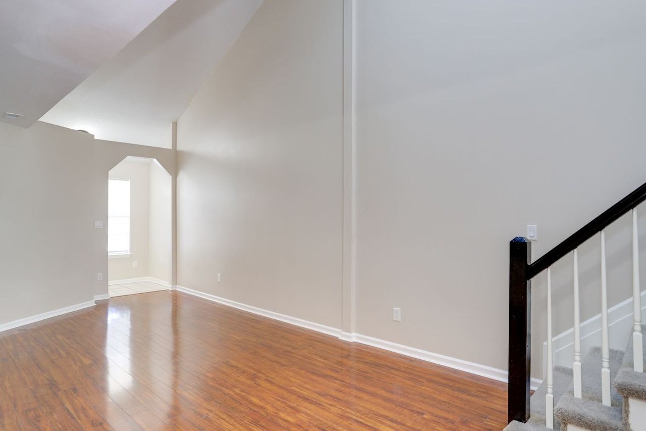 707 Aylesbury Dr - Photo 3 of 17