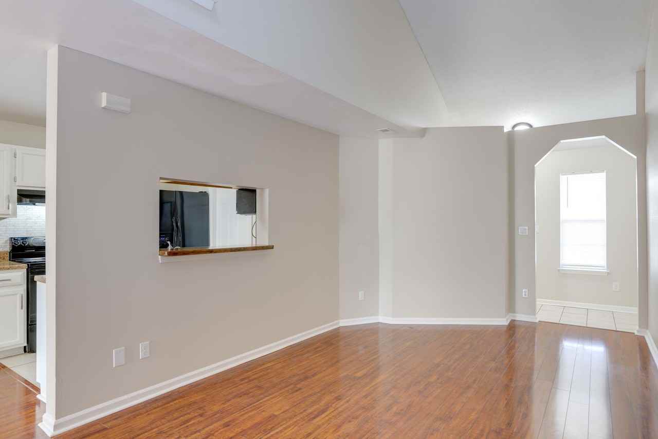 707 Aylesbury Dr - Photo 4 of 17