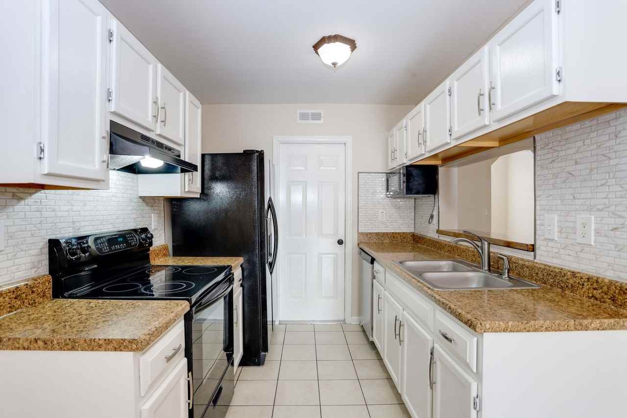 707 Aylesbury Dr - Photo 5 of 17