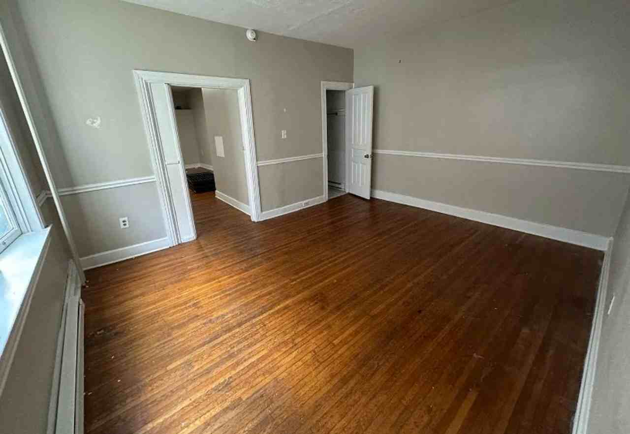 883 Madison Ave - Photo 4 of 7