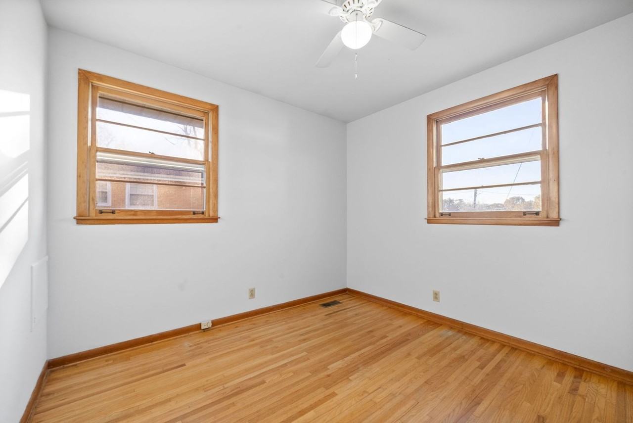 320 Church St - Photo 4 of 9