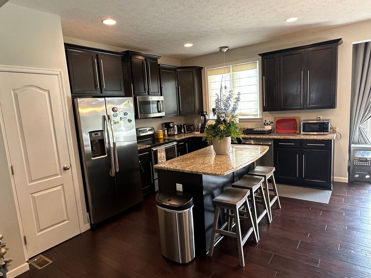3721 Sun Pl - Photo 2 of 13