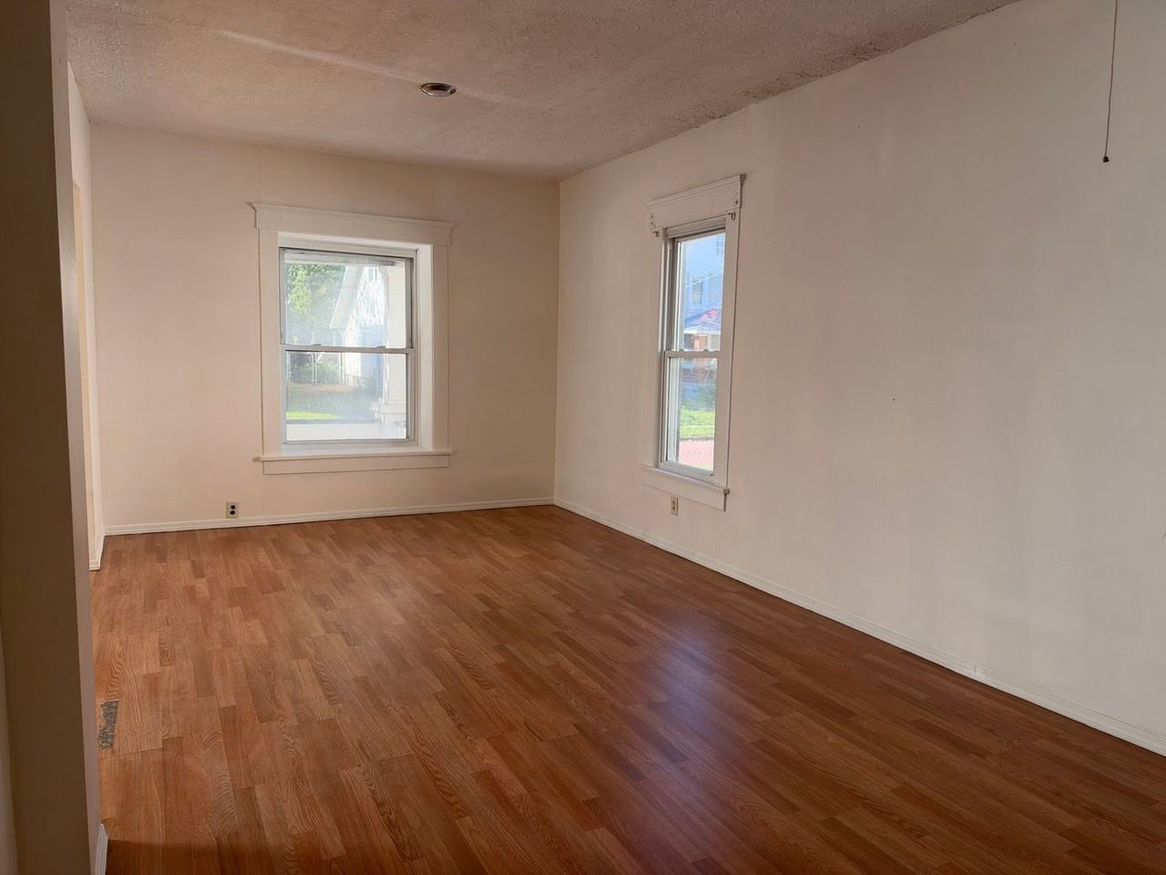 999 Collinwood Ave - Photo 3 of 9