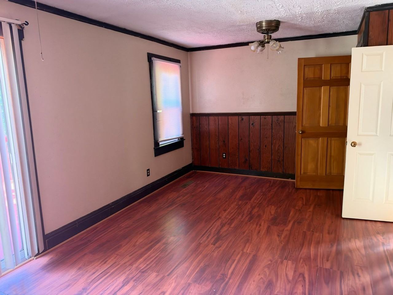 999 Collinwood Ave - Photo 4 of 9