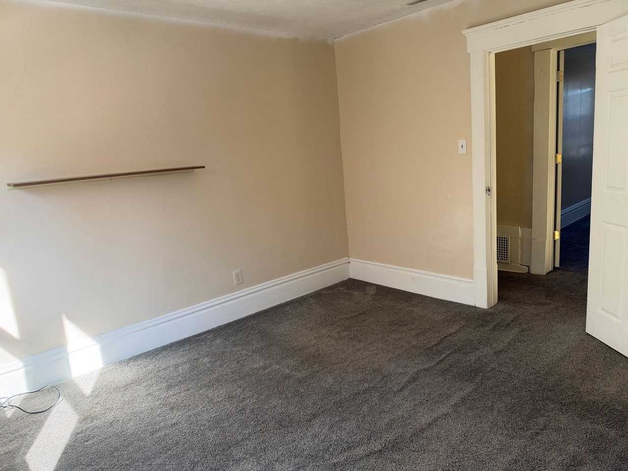 999 Collinwood Ave - Photo 7 of 9