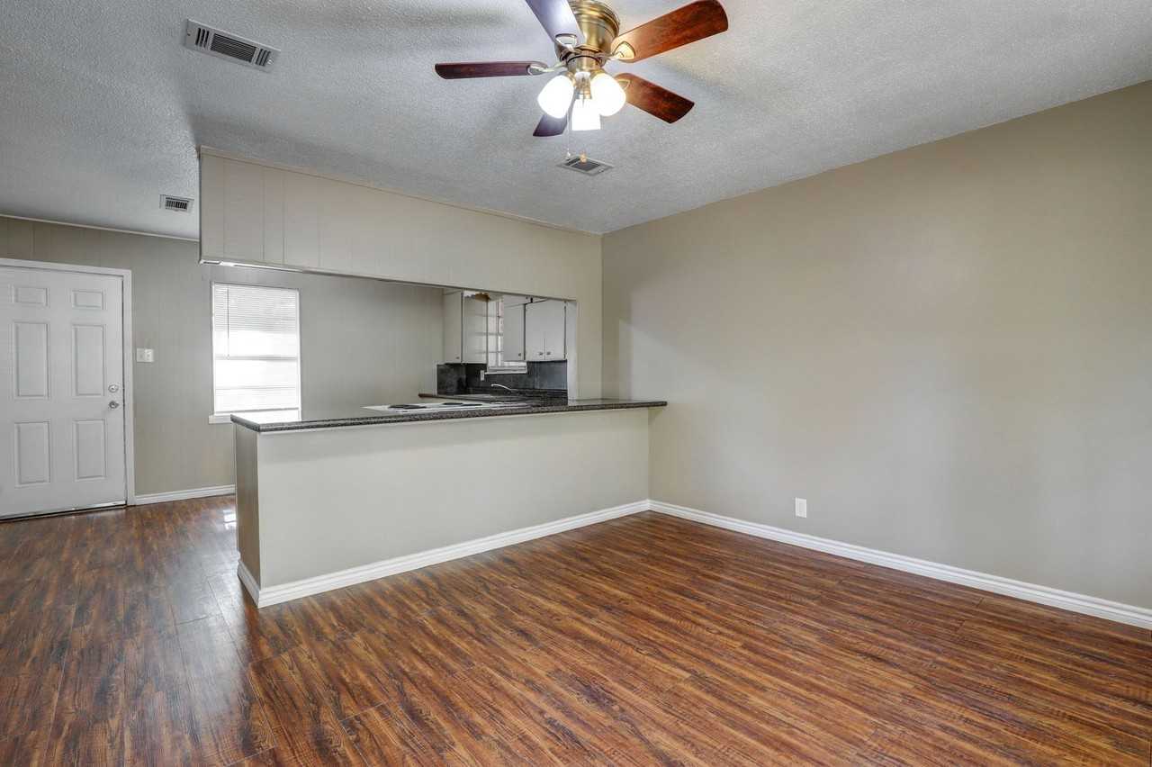 713 Hillview St - Photo 2 of 10