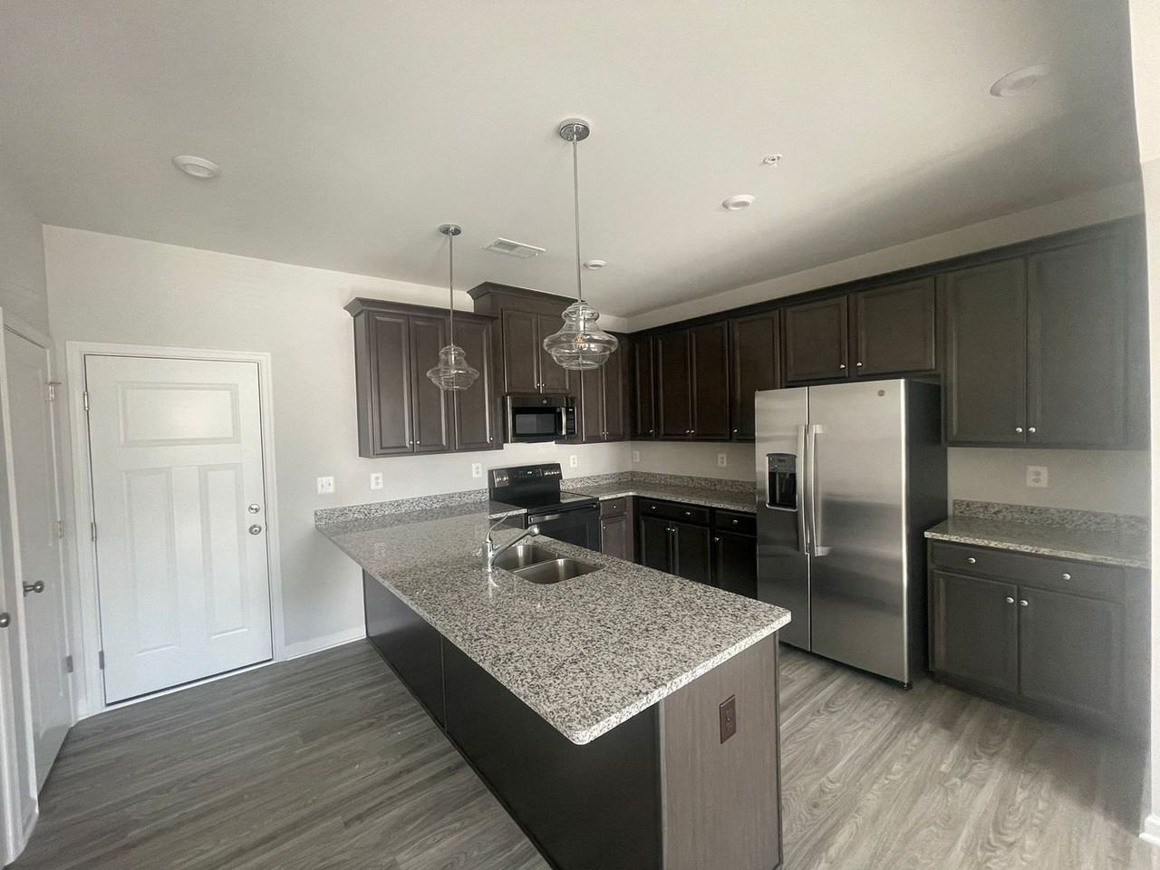2717 Acadia Dr - Photo 3 of 18