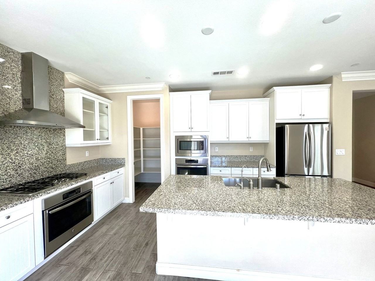 9711 La Vine Ct - Photo 6 of 48