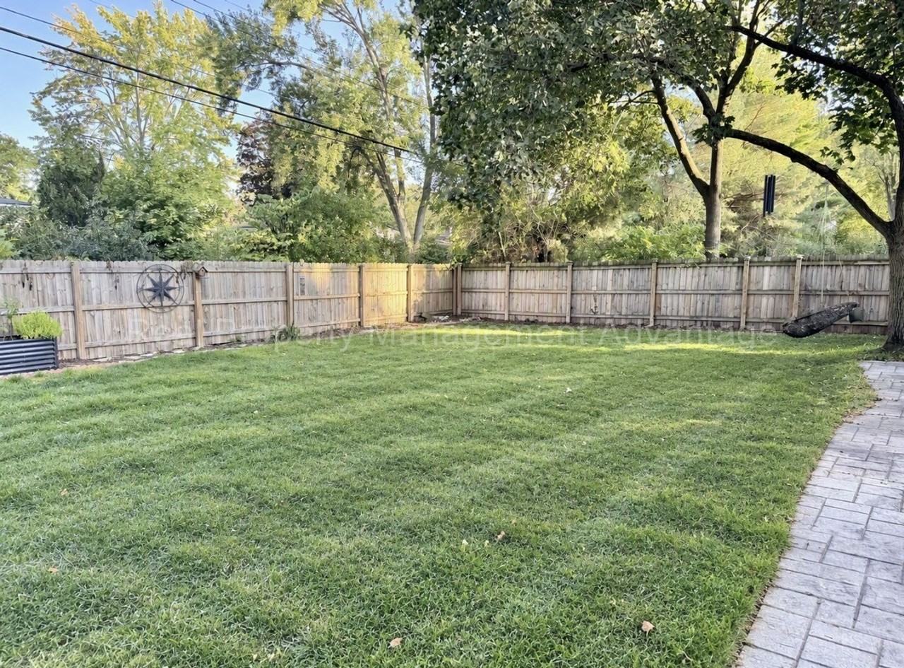 21020 Robinwood St - Photo 3 of 16