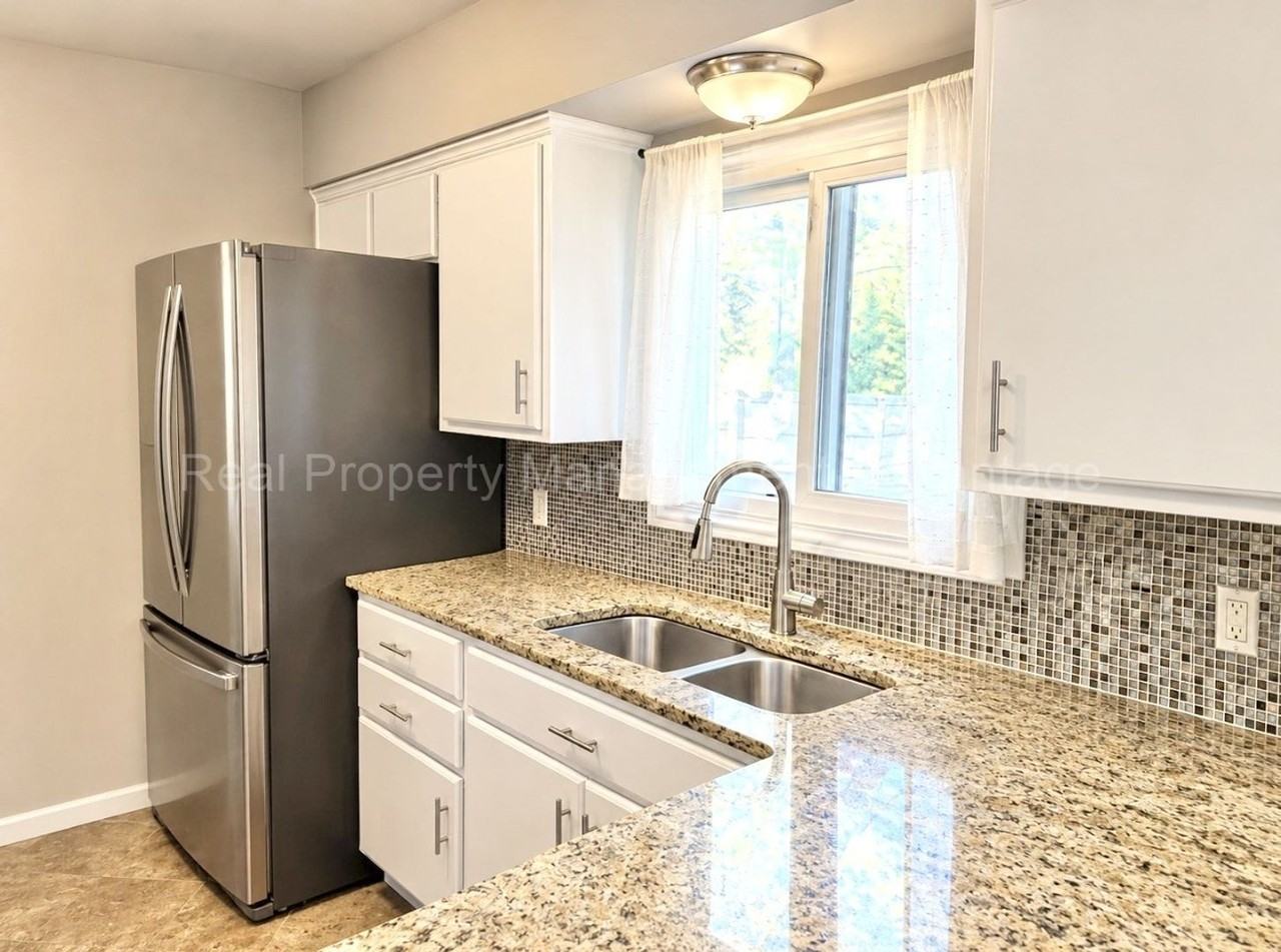 21020 Robinwood St - Photo 6 of 16