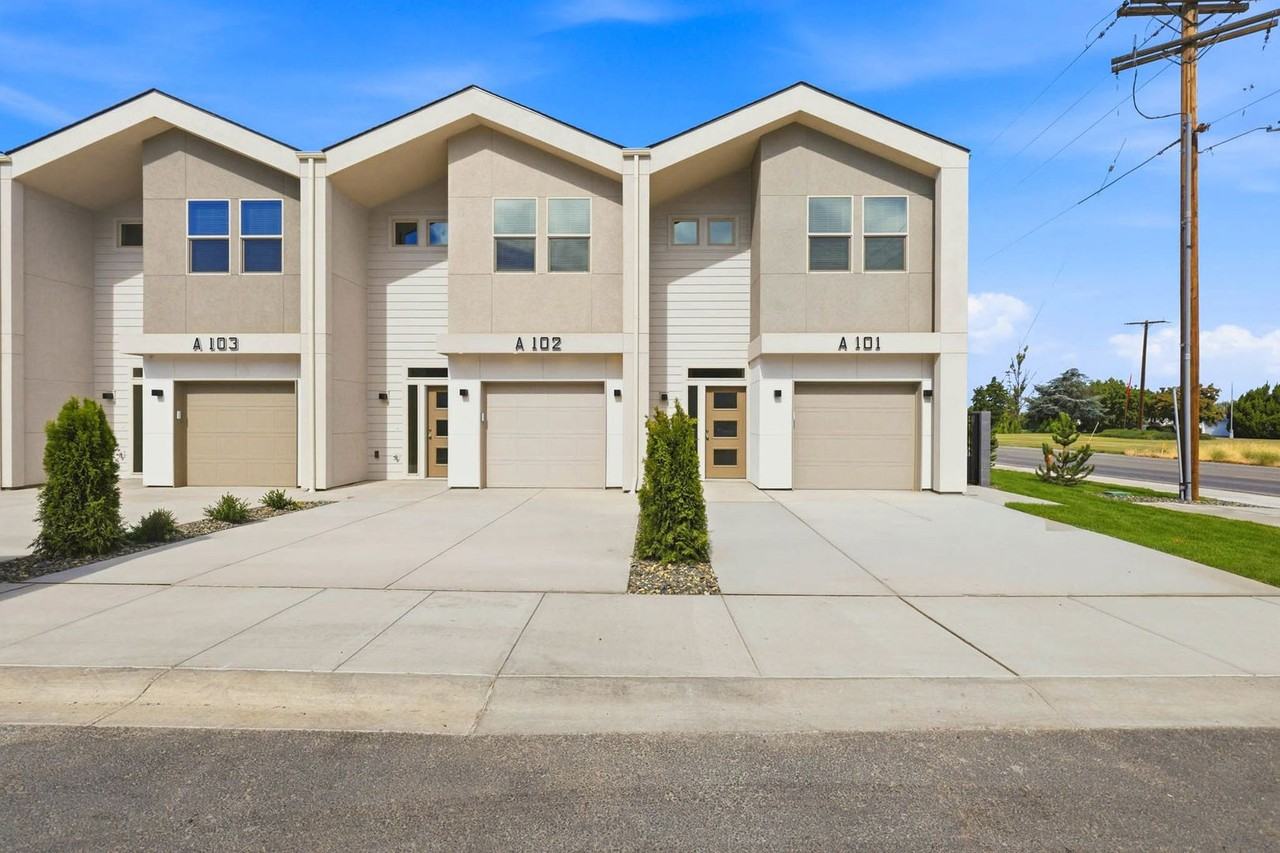 Fall in love with our Brand New Modern and Spacious 3 X2.5 Townhome! - Photo 2 of 30