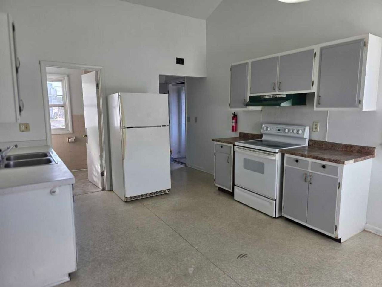 930 Cottage Ave - Photo 3 of 9