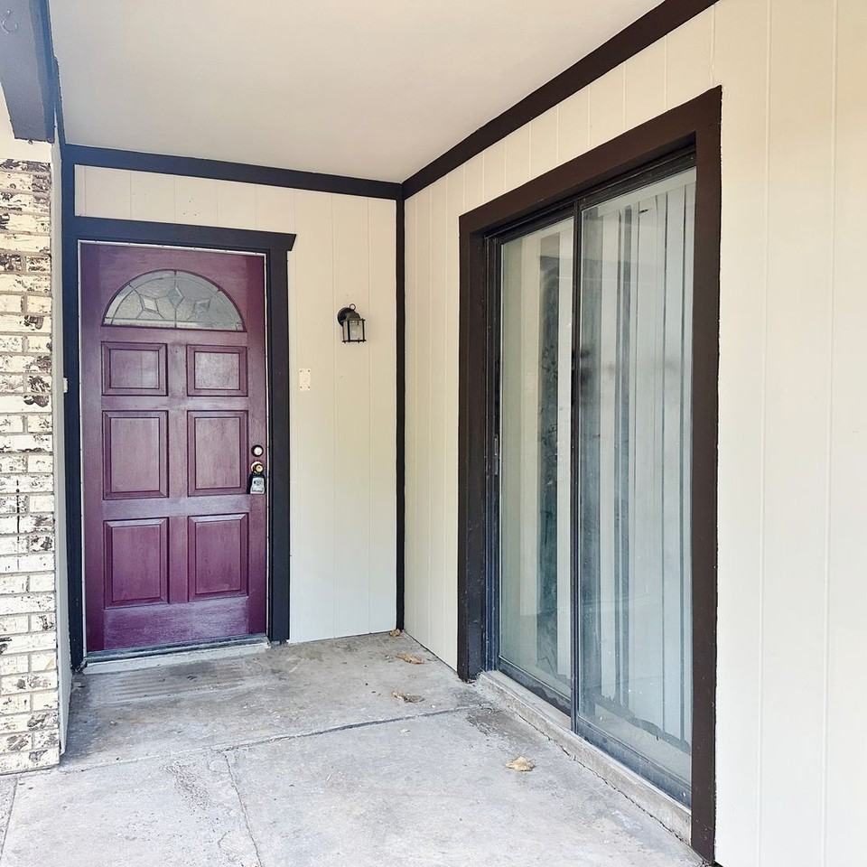2705 Springlake Ct - Photo 2 of 19