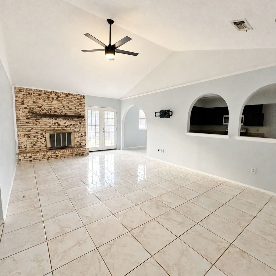 2705 Springlake Ct - Photo 3 of 19