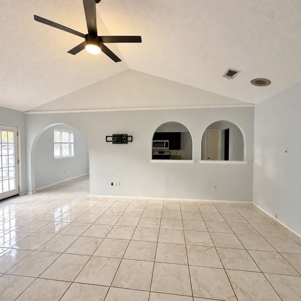 2705 Springlake Ct - Photo 4 of 19
