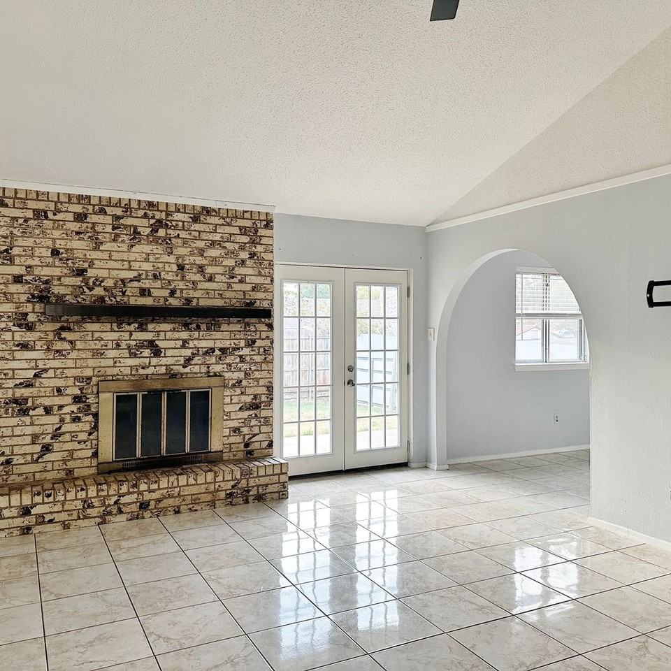 2705 Springlake Ct - Photo 5 of 19
