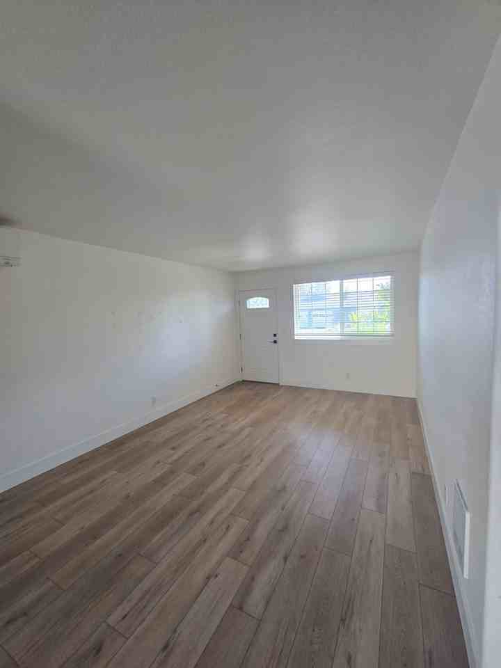 1715 Sw Metolius Ave - Photo 2 of 10