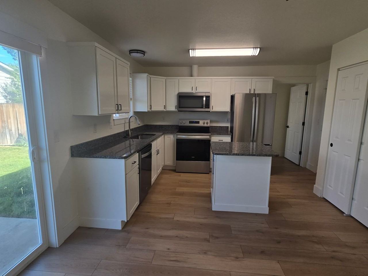 1715 Sw Metolius Ave - Photo 5 of 10
