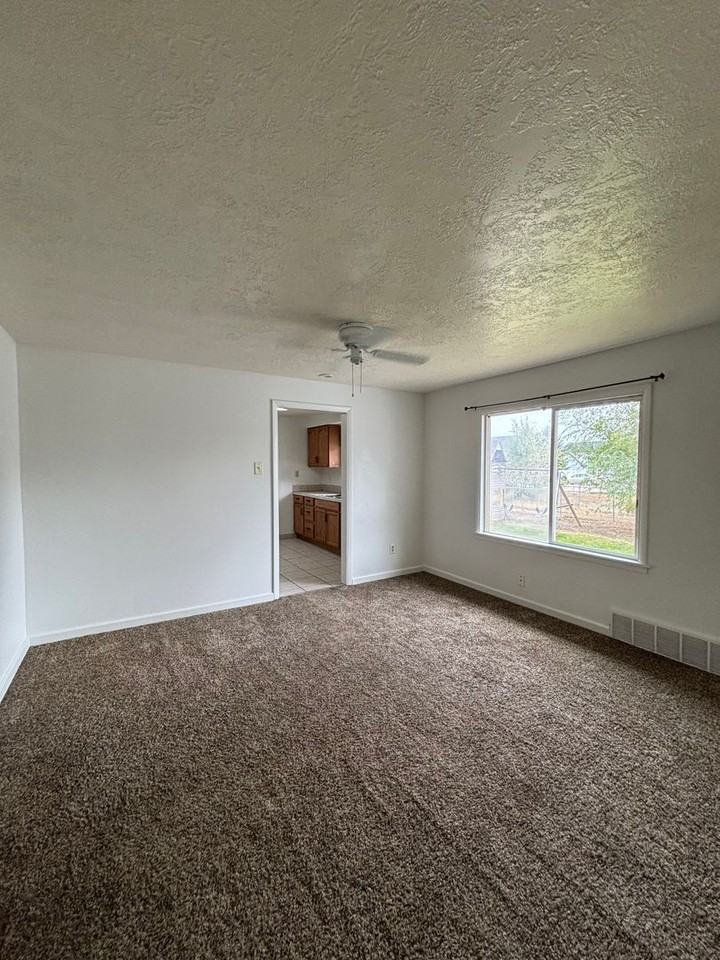 3990 Hawthorne Rd - Photo 4 of 14