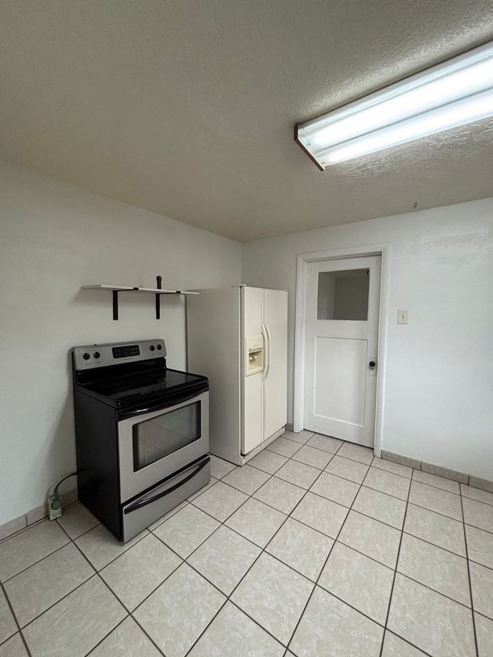 3990 Hawthorne Rd - Photo 6 of 14