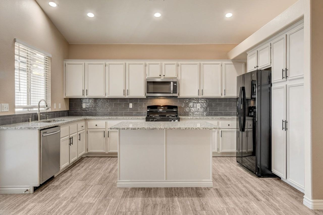 2503 Hollow Oak Ave - Photo 5 of 21
