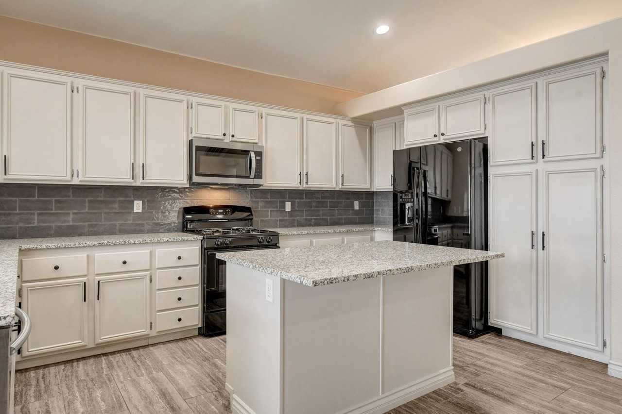 2503 Hollow Oak Ave - Photo 6 of 21