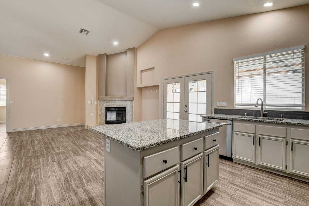 2503 Hollow Oak Ave - Photo 7 of 21