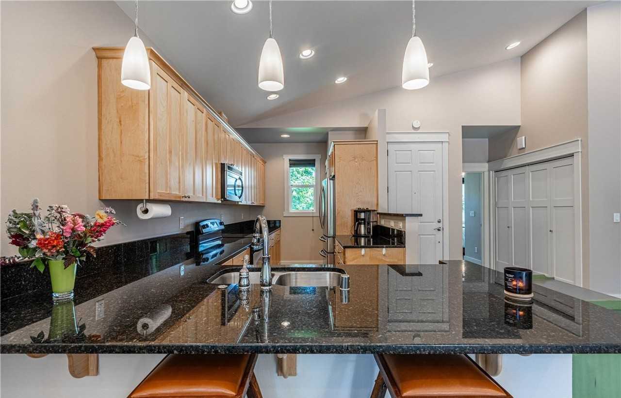 1000 Sunset Ln - Photo 4 of 17