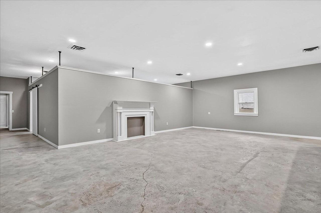 206 N Main St - Photo 3 of 32