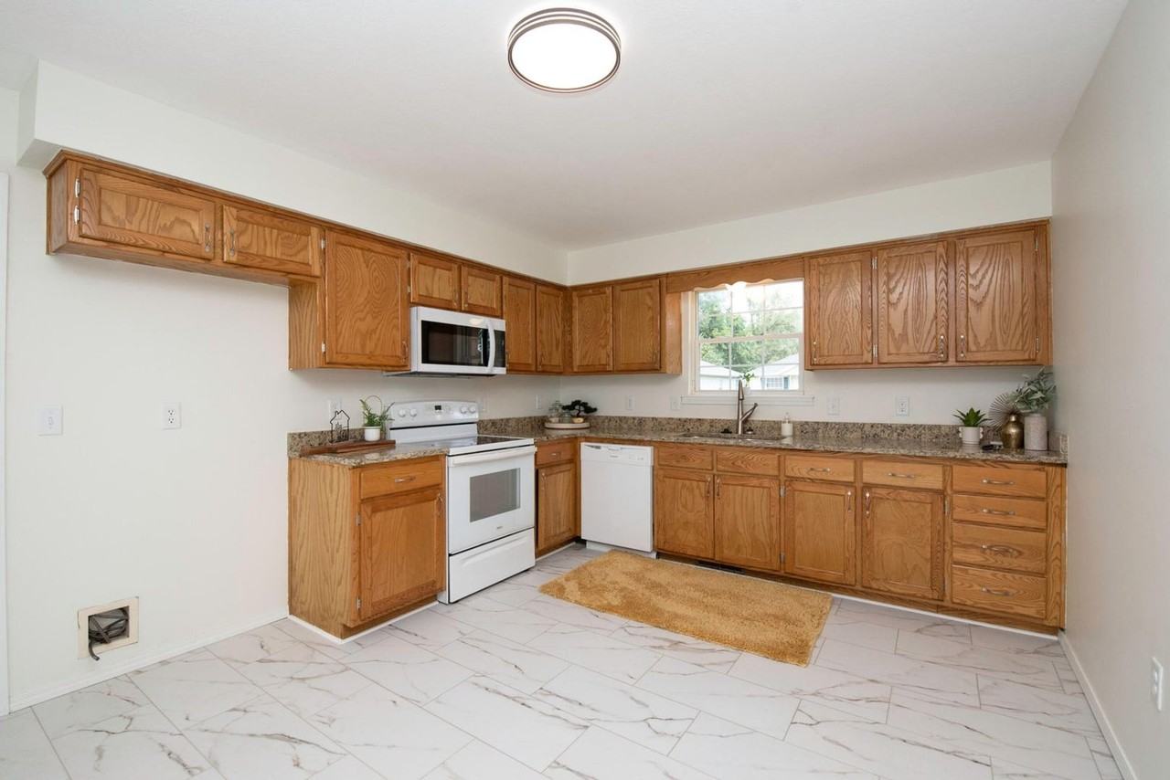 2916 W Chestnut St - Photo 4 of 9