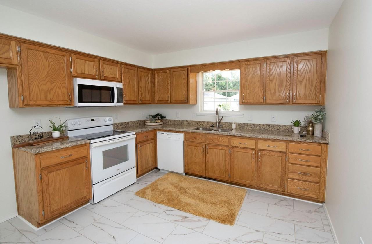 2916 W Chestnut St - Photo 5 of 9