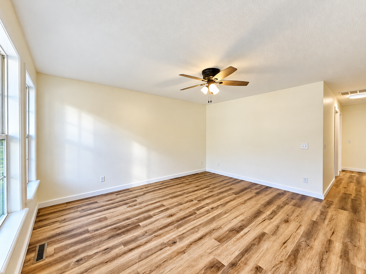2914 W Chestnut St - Photo 2 of 10