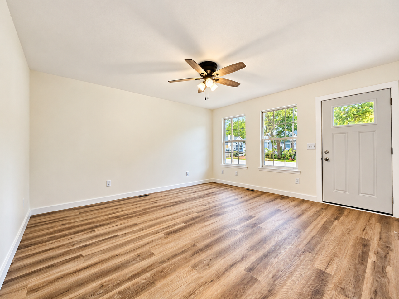 2928 W Chestnut St - Photo 2 of 12