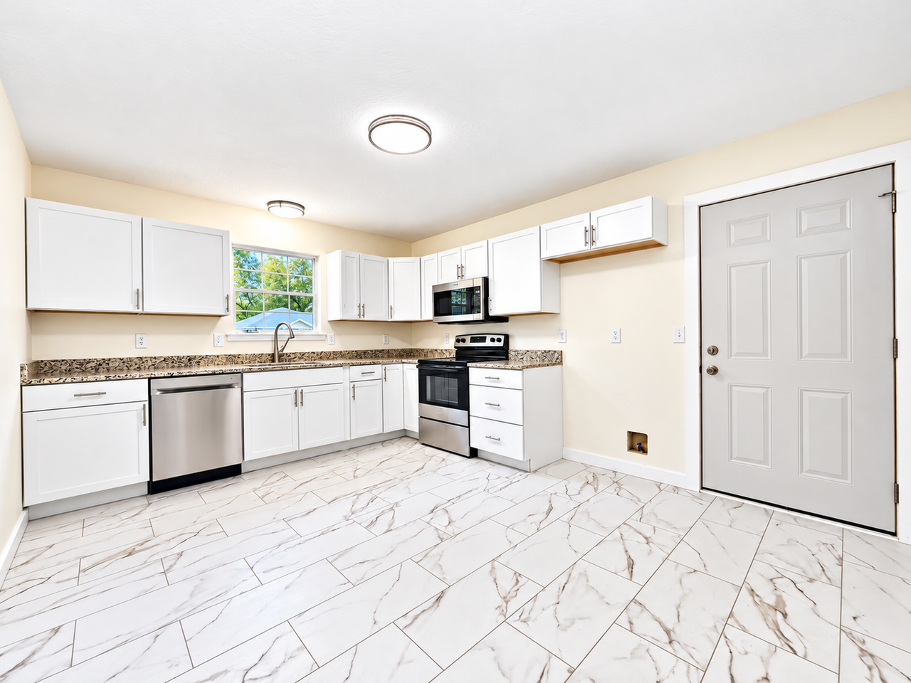 2928 W Chestnut St - Photo 3 of 12