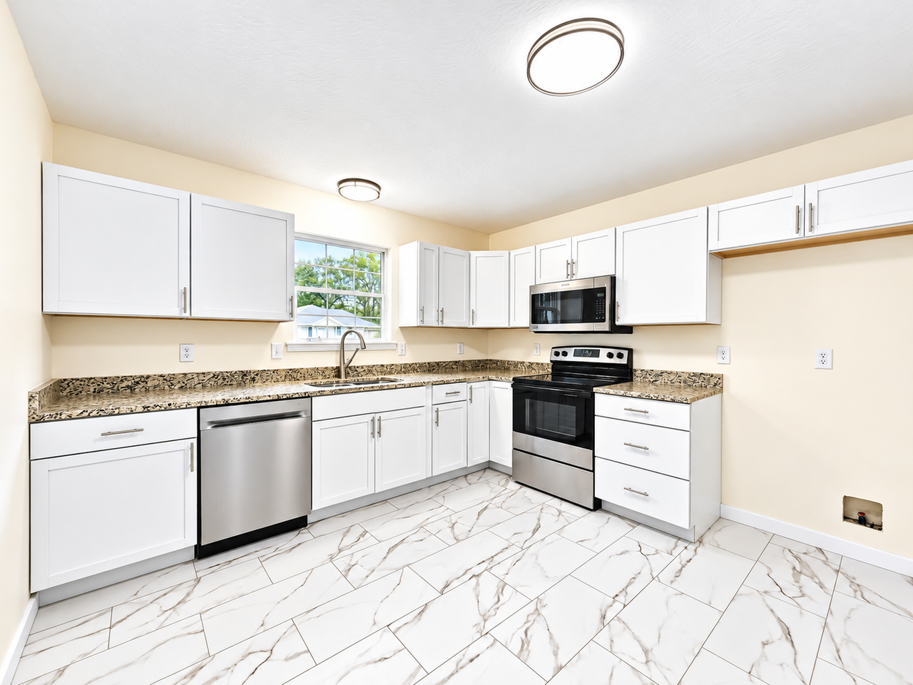 2928 W Chestnut St - Photo 4 of 12