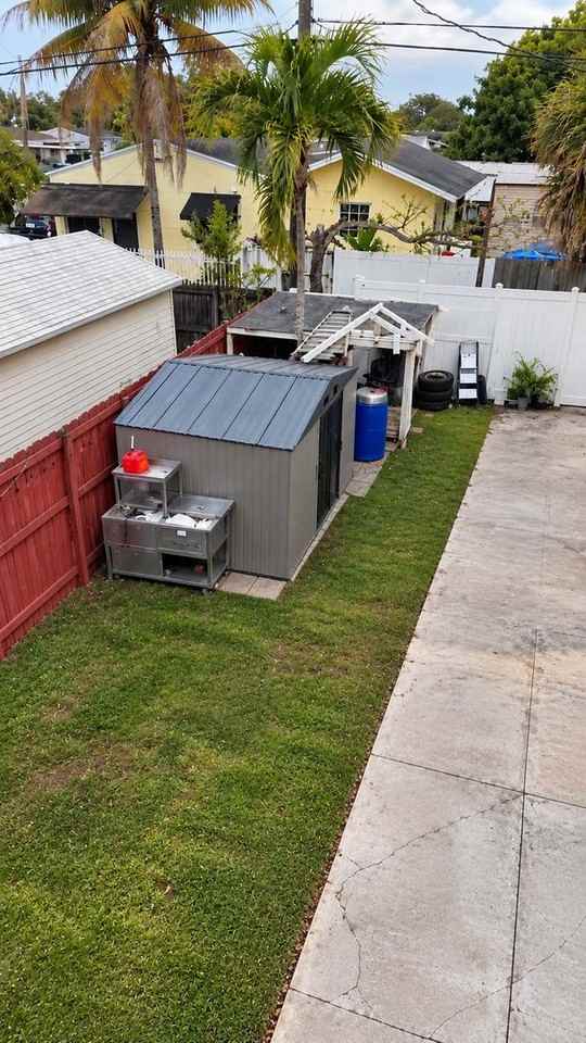 925 Codadad St - Photo 6 of 8