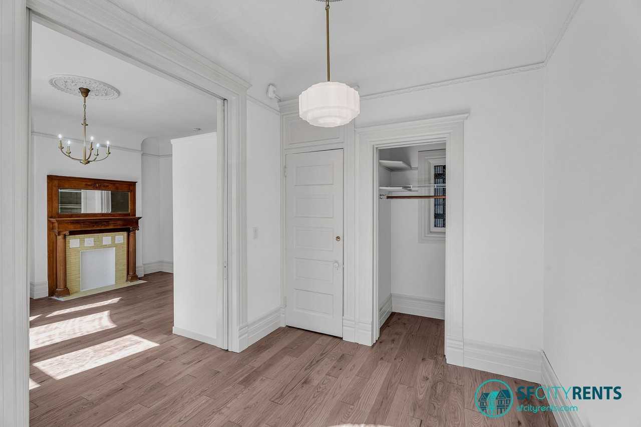 2266 Green St #1 - Photo 6 of 17