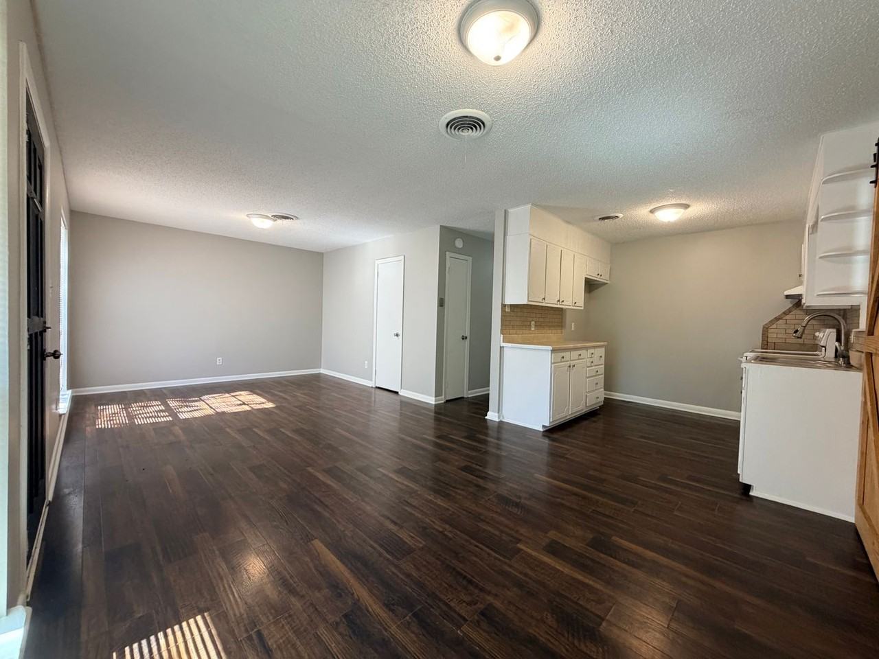 7800 W 32nd St - Photo 3 of 27